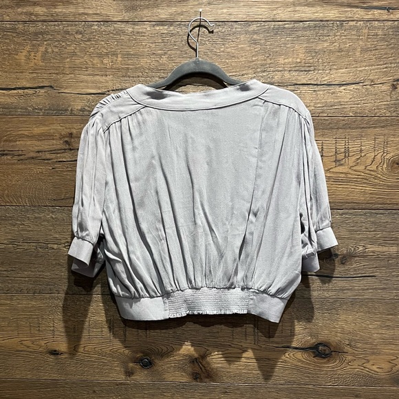 NWOT v-neck cropped blouse - Picture 6 of 7